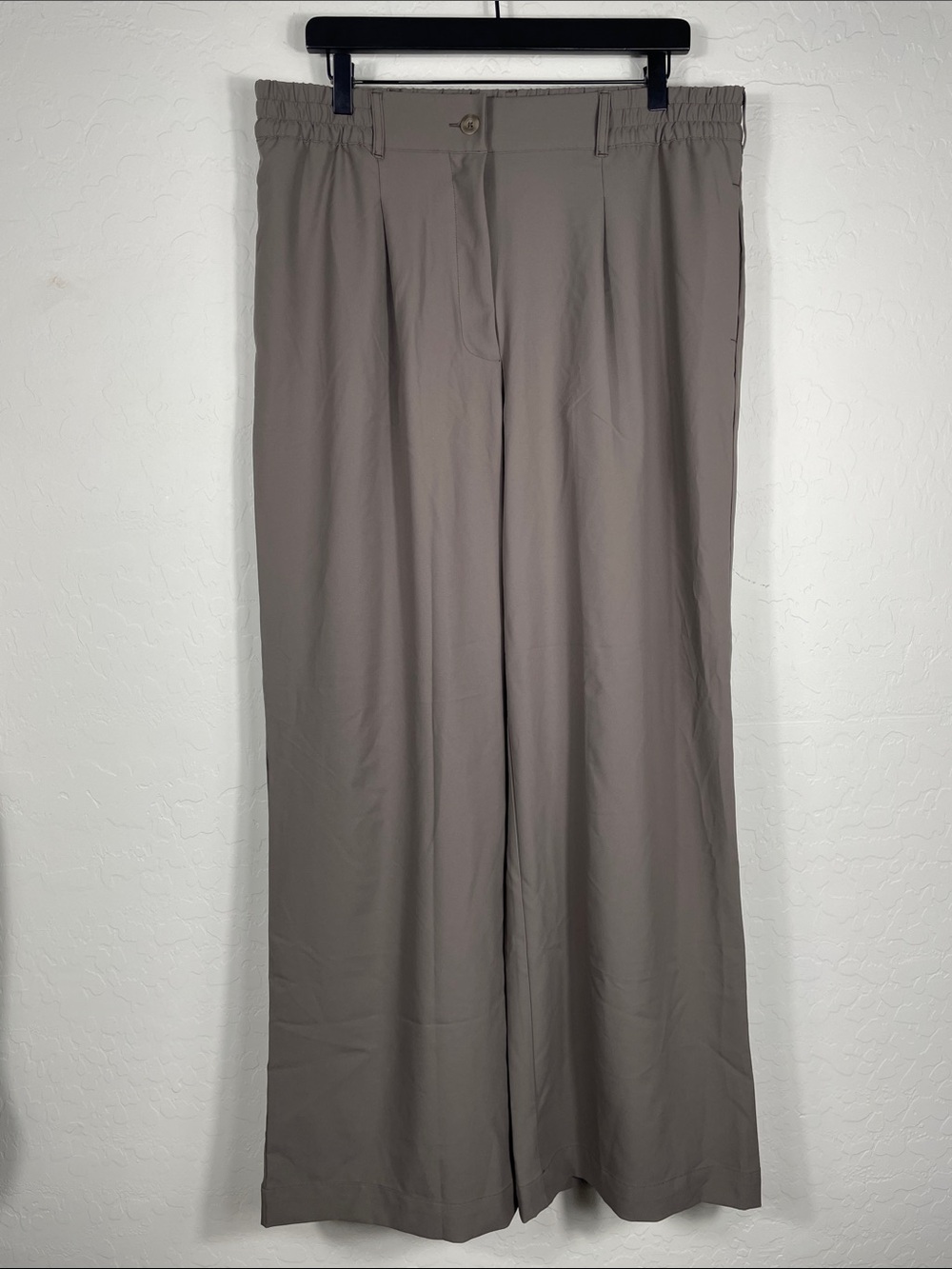 Beyond Yoga Status Wide-Leg Trousers in Taupe Gray